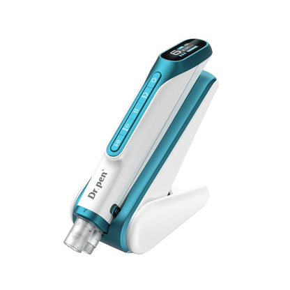 Dr. Pen H6 Microneedling-Stift, platziert im zugehörigen Ständer.