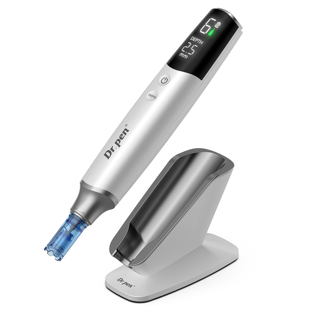 Dr. Pen M9 microneedling-Pen mit digitalem Display und mitgeliefertem Ständer für sichere und professionelle microneedling zu Hause oder in der Klinik.