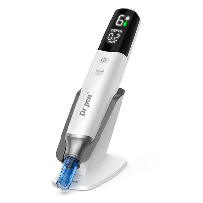 Dr. Pen M9 microneedling-Pen mit digitalem Display, einstellbarer Nadeltiefe und Nadelkartusche für professionelle microneedling zu Hause und in der Klinik.