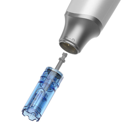 Nahaufnahme von Dr. Pen M9 und austauschbarer Nadelkartusche für eine sichere und hygienische microneedling-Behandlung.