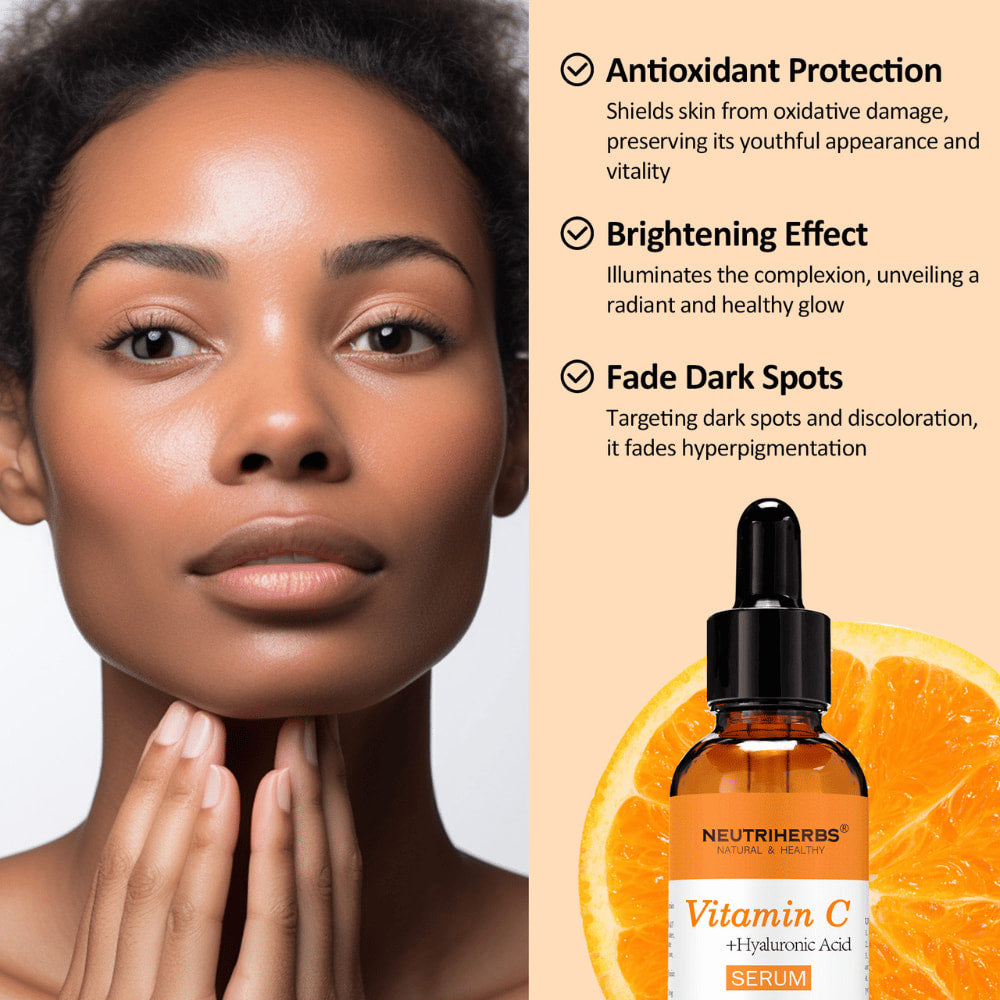 Frau mit ebenmäßiger und strahlender Haut zusammen mit Neutriherbs Vitamin C + Hyaluronic Acid Serum 30 ml. Serum mit Vitamin C und Hyaluronsäure, das hilft, die Haut vor freien Radikalen zu schützen, für mehr Ausstrahlung zu sorgen und die Sichtbarkeit von Pigmentflecken zu verringern.